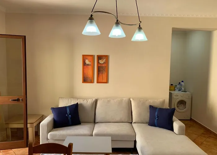 The 8Th Floor Apartment